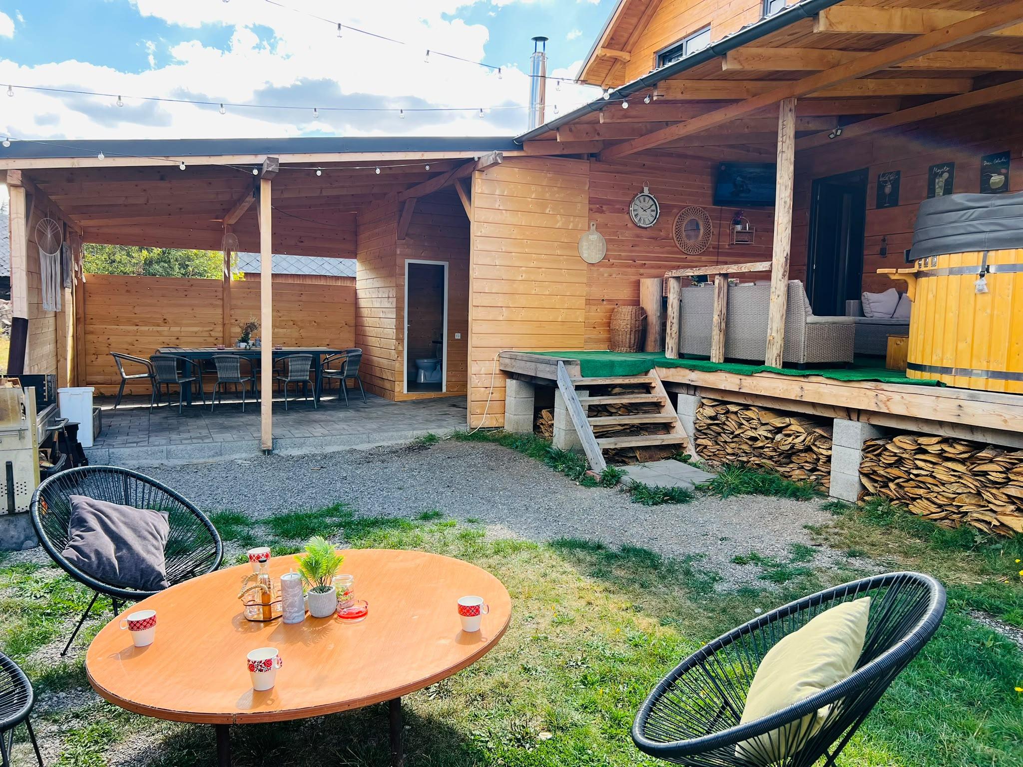 Exteriorul Valley View Cabin